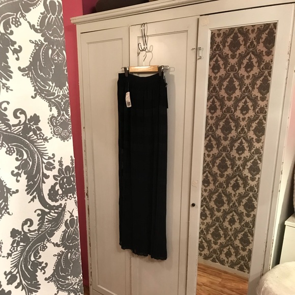 Forever 21 NWT Black Sheer/Square Print Maxi Skirt - Picture 9 of 11